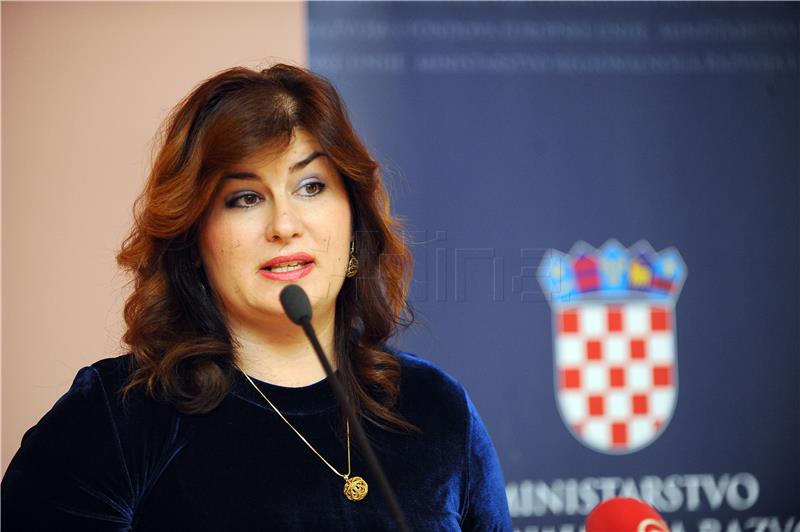 Contracts for development of underdeveloped Croatian areas inked