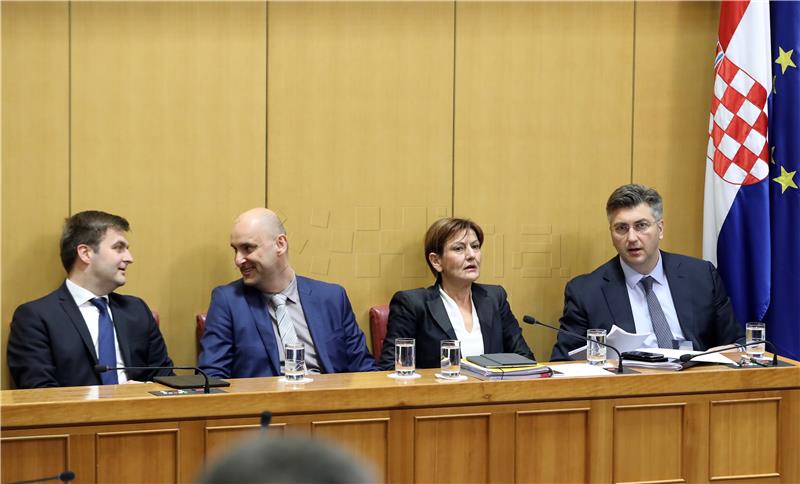 Plenković u Saboru brani zakon o Agrokoru