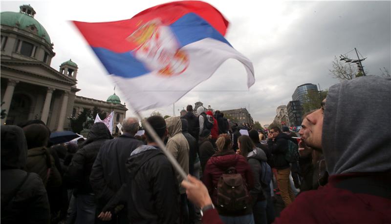 Serbian police and army unions join demonstrators