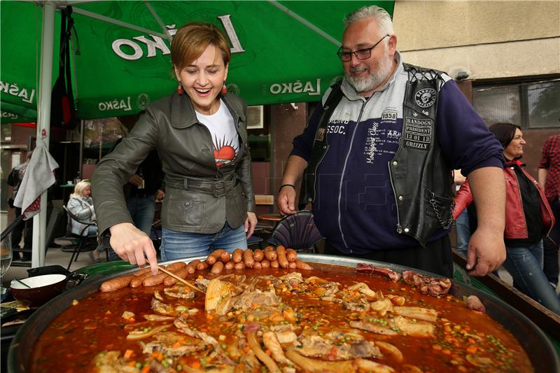 Bikeri dali podršku Sandri Švaljek i poručili: "Ona je najbolji kandidat i vrijeme je za promjene"