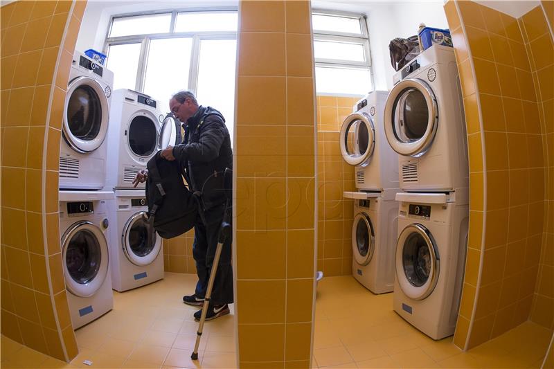 ITALY ITALY POPE LAUNDRY