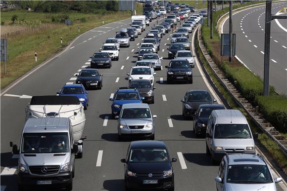 Slovenija: na većim graničnim prijelazima s Hrvatskom od jutros kolone