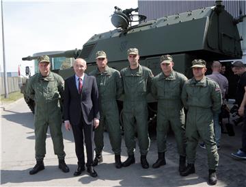 Predstavljanje samohodnih haubica PzH2000 kalibra 155 mm