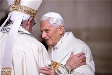 Papa Benedikt XVI., "skriven od svijeta", slavi 90. rođendan 