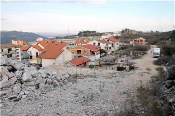 Kosovo Croat families given keys to their new homes near Petrinja