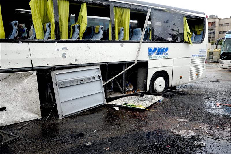 Deseci mrtvih i ranjenih u bombaškom napadu na konvoj kod Alepa 