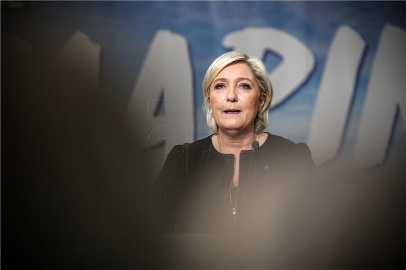 Le Pen optužuje Macrona da podržava islamizam