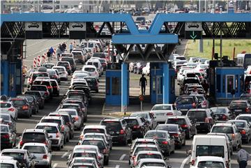 Traffic periodically intensified at border crossings