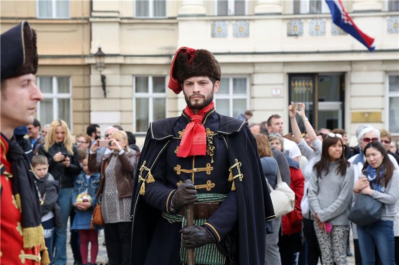 Počasna satnija Kravat pukovnije započela s osmom sezonom održavanja ceremonije Smjene straže