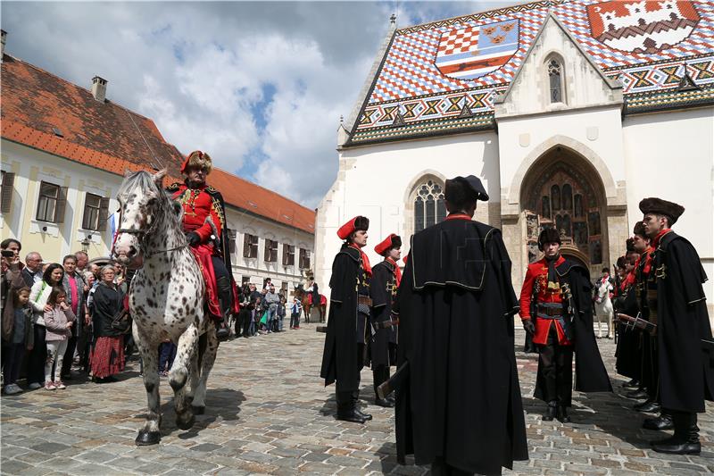 Počasna satnija Kravat pukovnije započela s osmom sezonom održavanja ceremonije Smjene straže