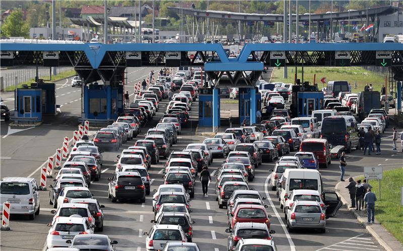 Systematic checks cause delays at border crossings