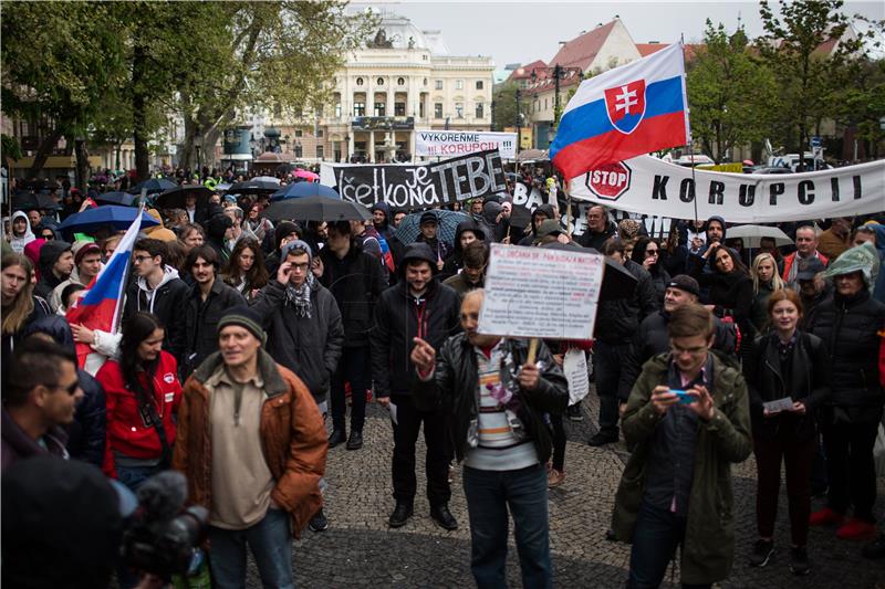 Oko 5000 mladih Slovaka prosvjedovalo protiv korupcije