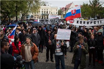 Oko 5000 mladih Slovaka prosvjedovalo protiv korupcije