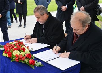 Bandić i Kovačić potpisali Ugovor o izradi kipa Franje Tuđmana u Zagrebu