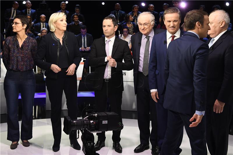 Raste podrška Marini Le Pen nakon pariškog napada, no Macron pobjeđuje - anketa