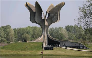 Spomen područje Jasenovac uoči komemoracije u znak sjećanja na žrtve logora Jasenovac