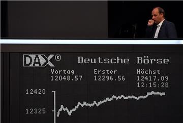 DAX reaches record high