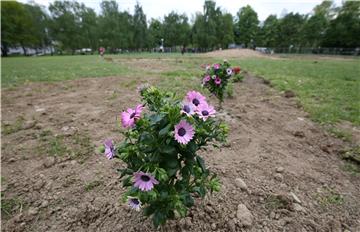 Članovi inicijative "Čuvamo naš park" ne dopuštaju djelatnicima Zrinjevca ulazak u park