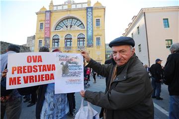 Split: Prosvjed protiv predstave Olivera Frljića "Naše nasilje i vaše nasilje"