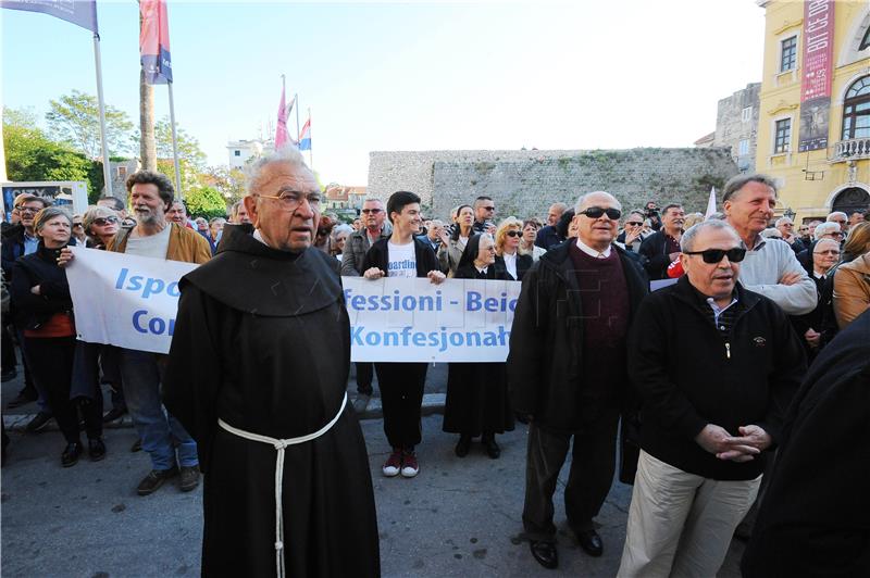 Split: Prosvjed protiv predstave Olivera Frljića "Naše nasilje i vaše nasilje"