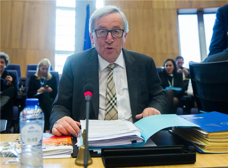 Juncker to talk with Slovenia, Croatia PMs about border crossing queues