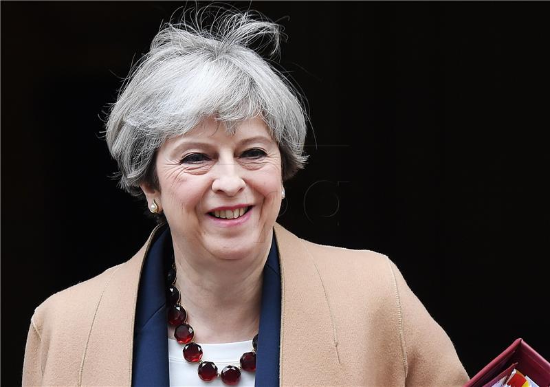 Theresa May optužuje da se EU u vezi Brexita ujedinila protiv njih