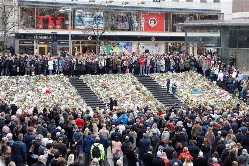 Broj smrtno stradalih u napadu u Stockholmu popeo se na pet