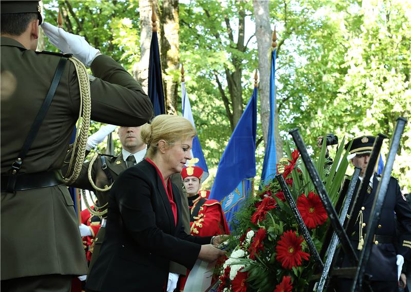 Okučani: Komemoracija za poginule hrvatske branitelje 