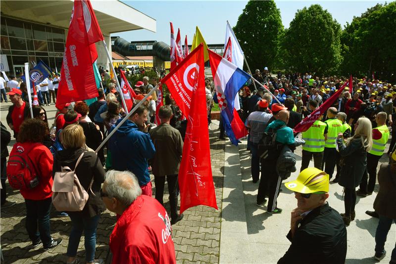 Slavonski Brod: Prosvjedno obilježavanje Međunarodnog praznika rada