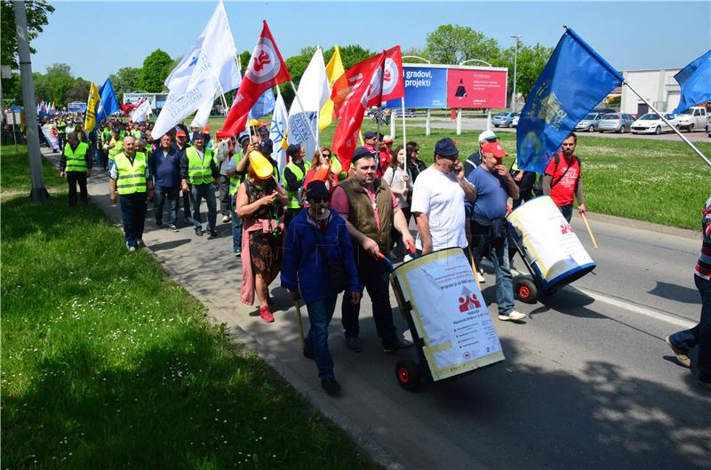 Slavonski Brod: Prosvjedno obilježavanje Međunarodnog praznika rada