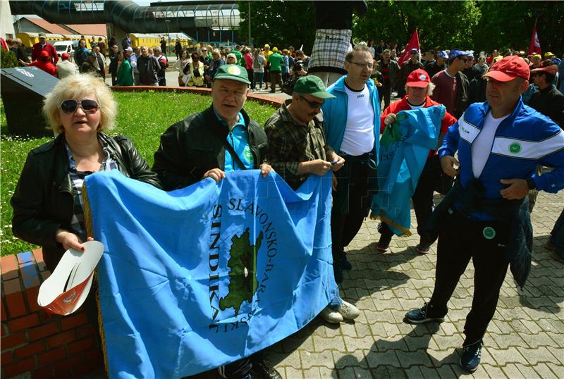 Slavonski Brod: Prosvjedno obilježavanje Međunarodnog praznika rada