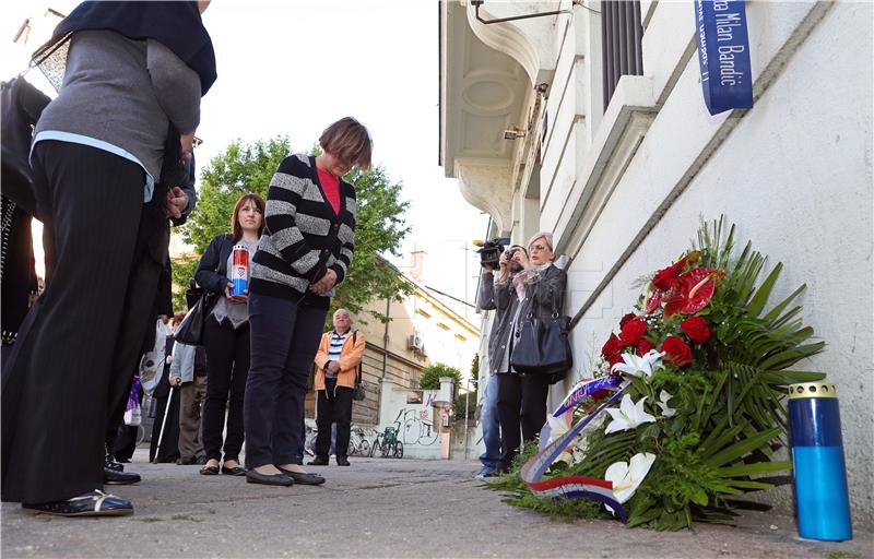 Polaganje vijenca u znak sjećanja na sugrađane poginule pri raketiranju Zagreba 2. i 3. svibnja 1995