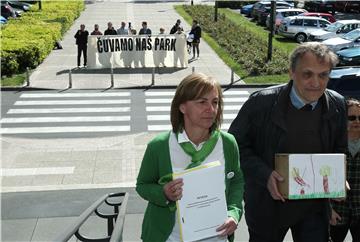 Inicijativa "Čuvajmo naš park" predala peticiju protiv preuređenja parka Trnjanska Savica