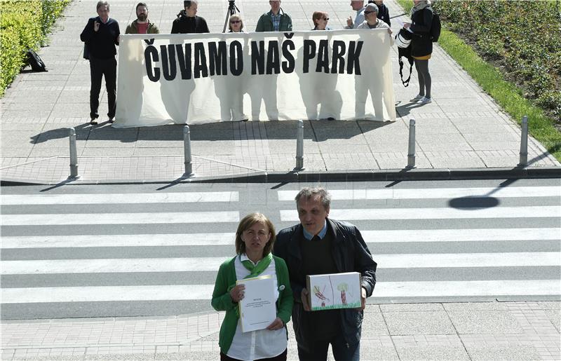 Inicijativa "Čuvajmo naš park" predala peticiju protiv preuređenja parka Trnjanska Savica