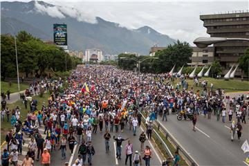 Izlaskom tisuća Madurovih protivnika na ulicu nastavljaju se prosvjedi u Venezueli