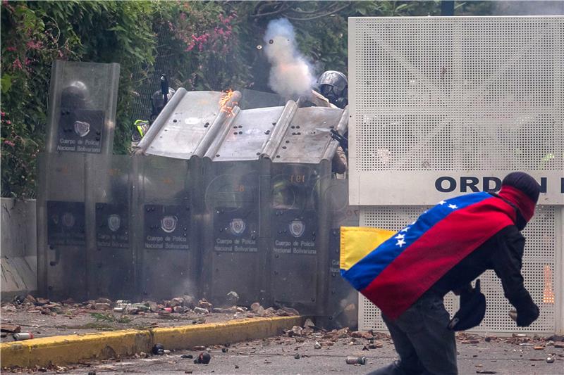 Sukobi policajaca i studenata u Venezueli