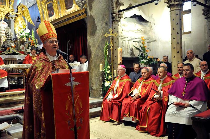 Otvaranjem moćnika počela glavna proslava sv. Dujma