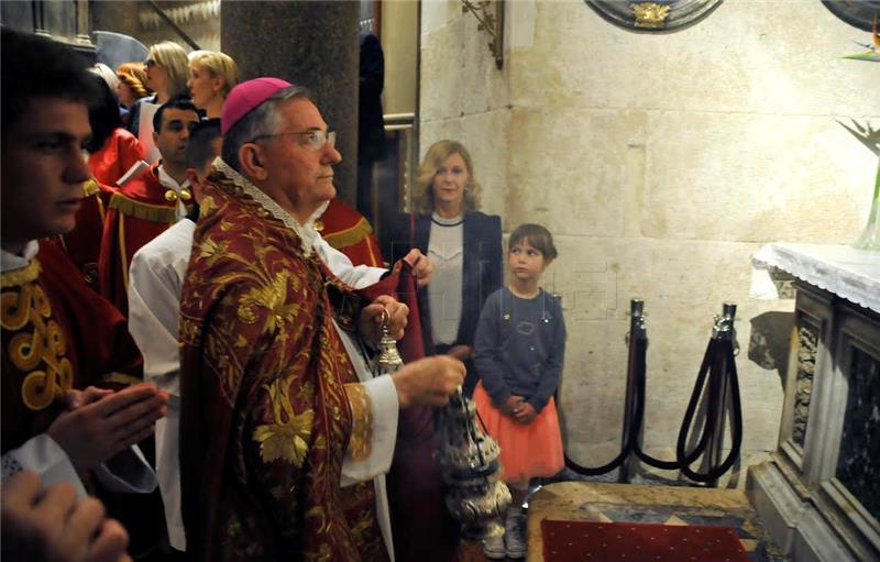 Otvaranjem moćnika počela glavna proslava sv. Dujma