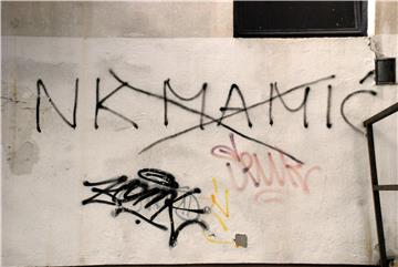 Grafiti s motivom Zdravka Mamića na fotografskoj izložbi u galeriji Greta