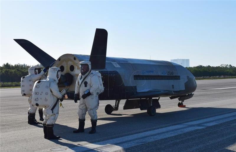 USA SPACE AIR FORCE X-37B