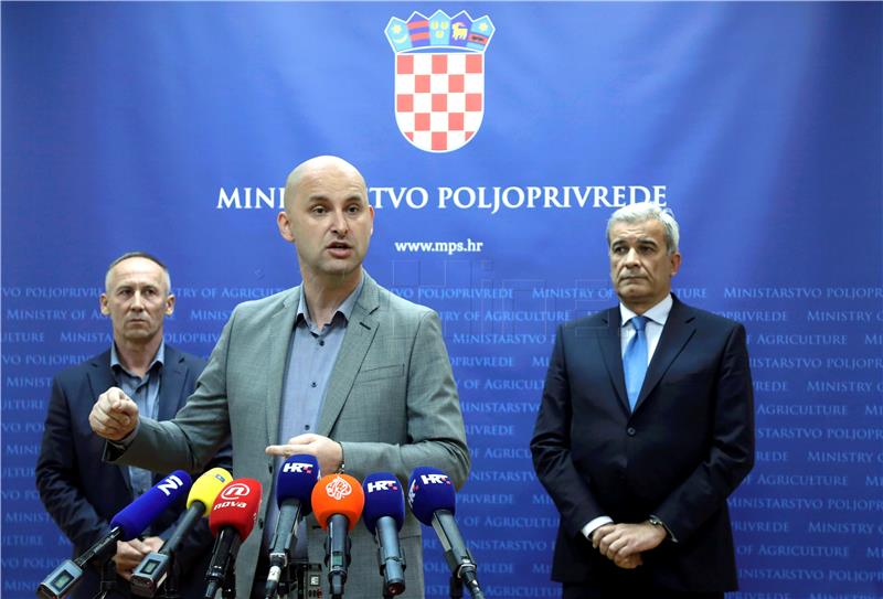 Konferencija za medije nakon sastanka ministra poljoprivrede s izvanrednim povjerenikom Agrokora i predsjednikom Hrvatske poljoprivredne komore