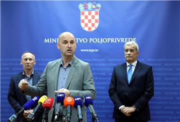 Konferencija za medije nakon sastanka ministra poljoprivrede s izvanrednim povjerenikom Agrokora i predsjednikom Hrvatske poljoprivredne komore