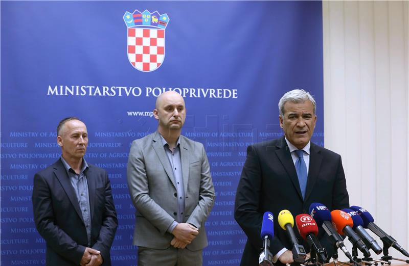 Konferencija za medije nakon sastanka ministra poljoprivrede s izvanrednim povjerenikom Agrokora i predsjednikom Hrvatske poljoprivredne komore