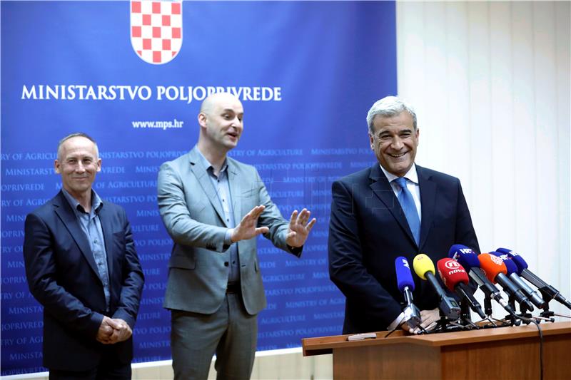 Konferencija za medije nakon sastanka ministra poljoprivrede s izvanrednim povjerenikom Agrokora i predsjednikom Hrvatske poljoprivredne komore