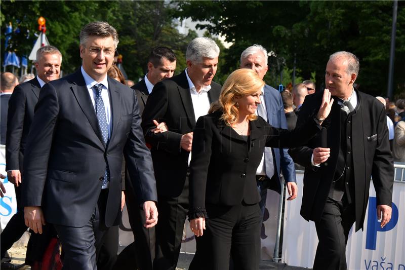 Croatia pledges support to Bosnia in acquiring EU candidate status