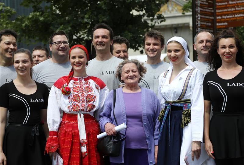 Ansambl LADO na Cvjetnom trgu najavio svoj veliki koncert u Areni Zagreb