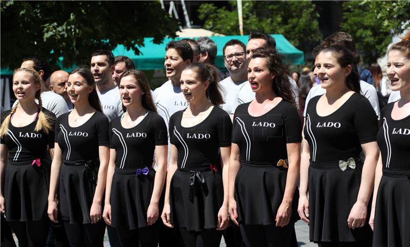 Ansambl LADO na Cvjetnom trgu najavio svoj veliki koncert u Areni Zagreb