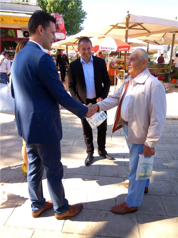 Predizborno druženje Mosta s građanima u Dubrovniku