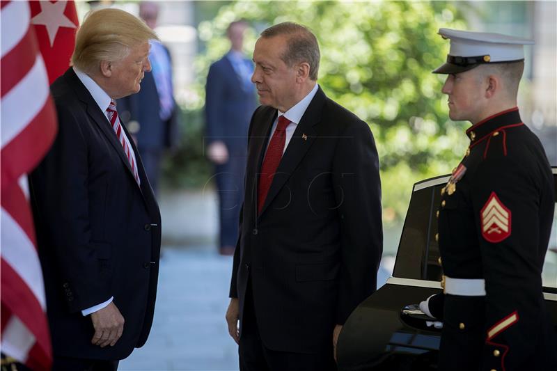 Trump i Erdogan pokušali smiriti tenzije, odnose nazvali izvrsnima