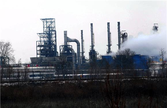 Bosnia, Russia agree to power B. Brod oil refinery with gas from Croatia